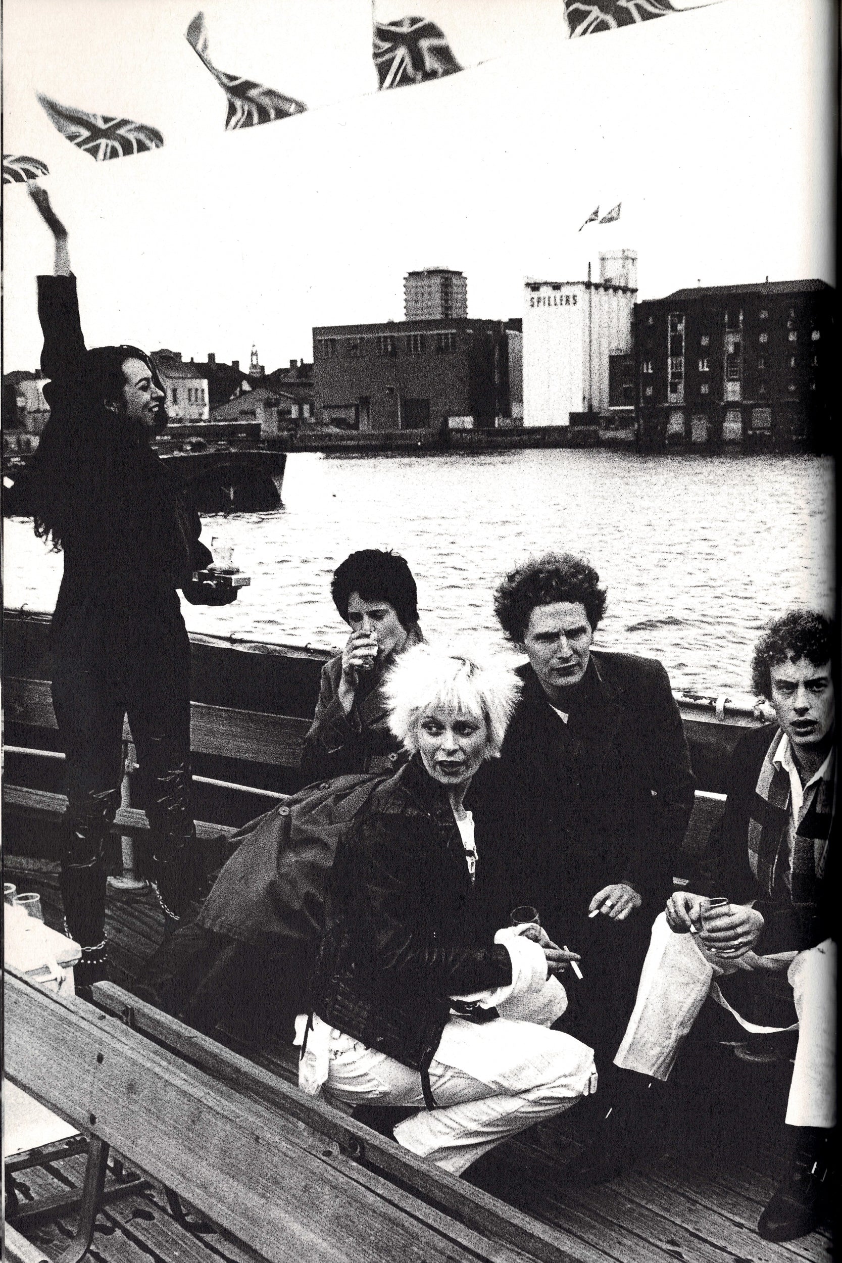 Destroy: Sex Pistols 1977