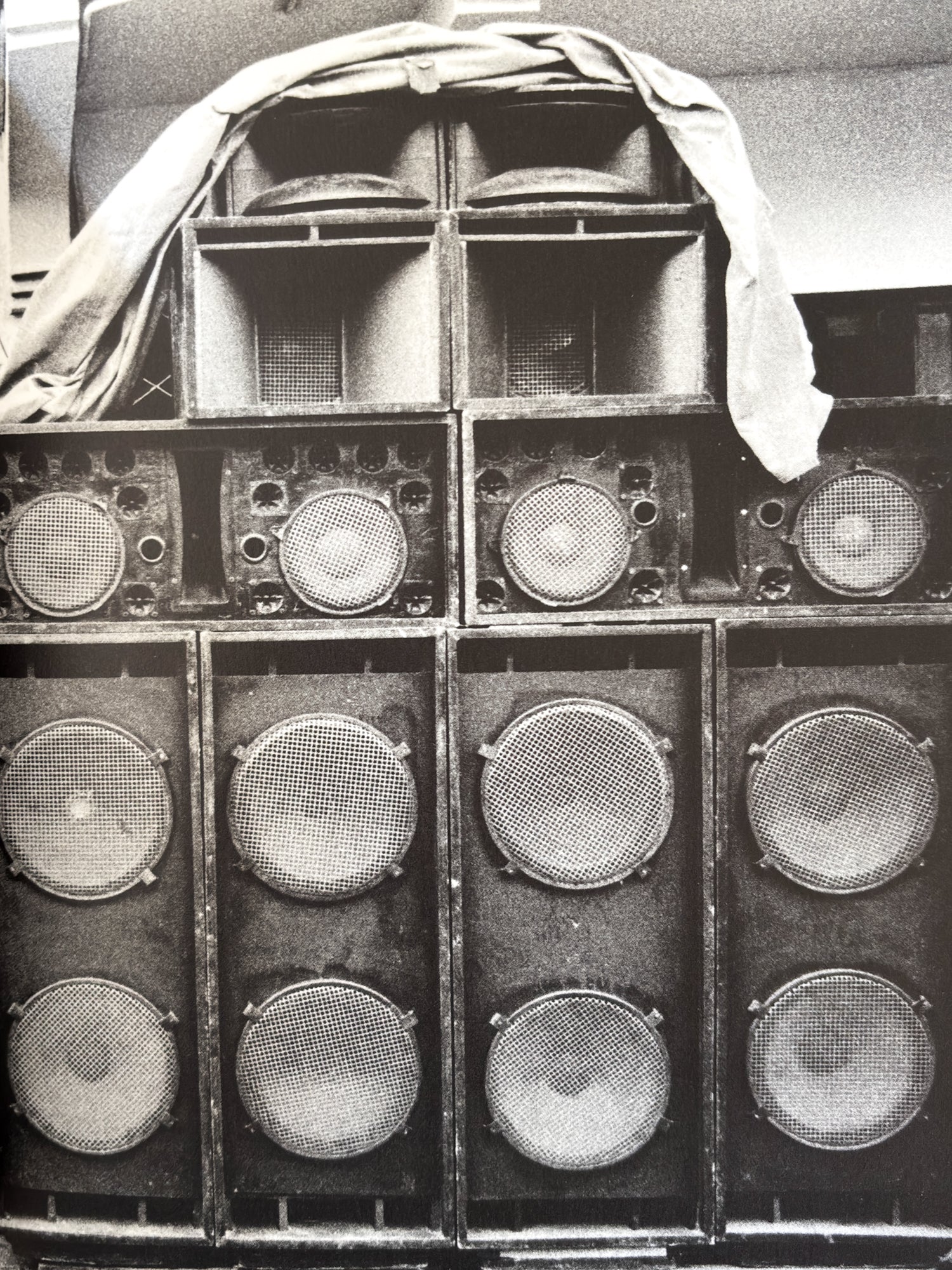 アート・デザイン・音楽 Kingston rock Kingston Rock – In Form Library