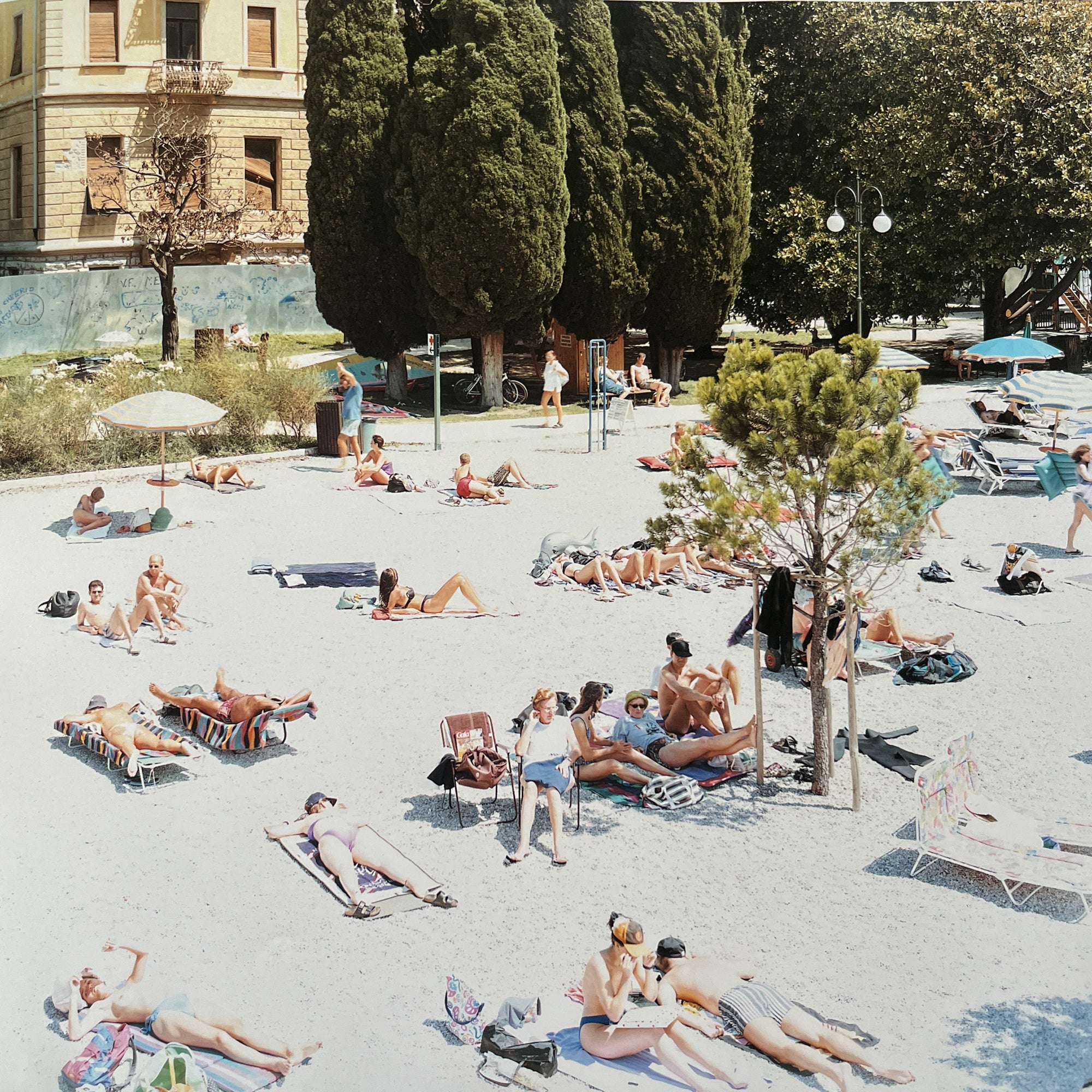 Beach & Disco - Massimo Vitali – In Form Library